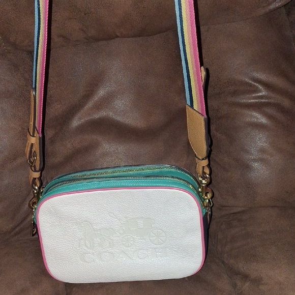 Coach White and Green Bag Pebbled Leather with Embossed Logo - Picture 6 of 11